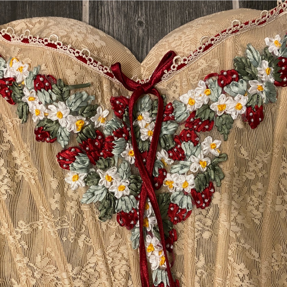 Red and Cream Lace Appliqué Wedding Dress - Picture 5 of 10